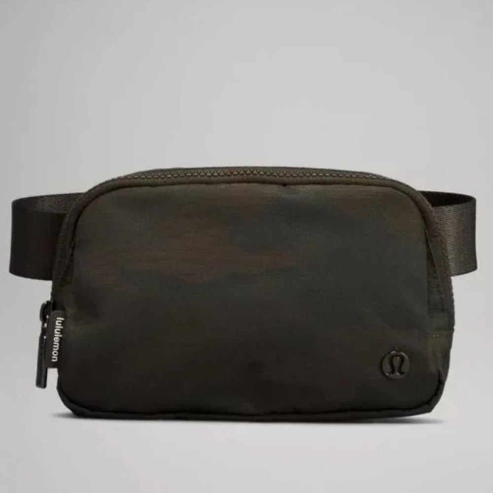 Lululemon Everywhere Belt Bag